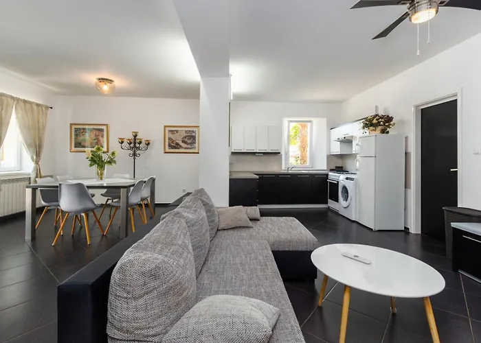 アパート Palm Garden ヴルサル